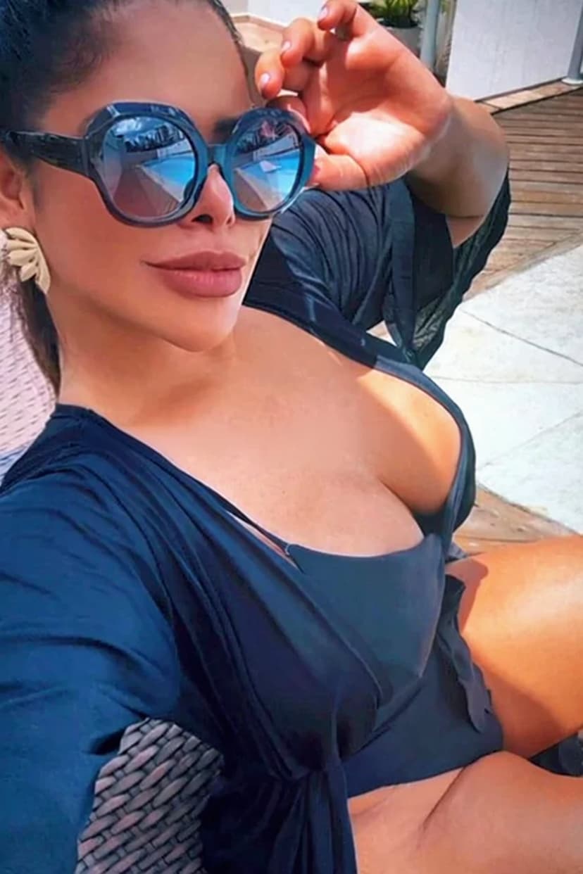 Flávia Lavine