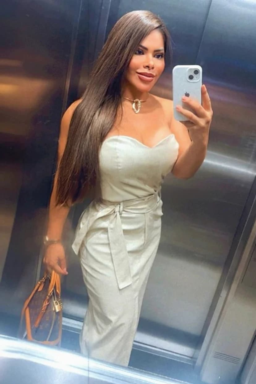 Flávia Lavine