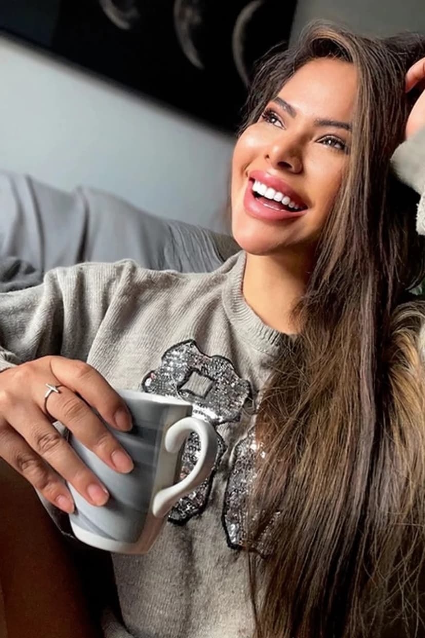 Flávia Lavine