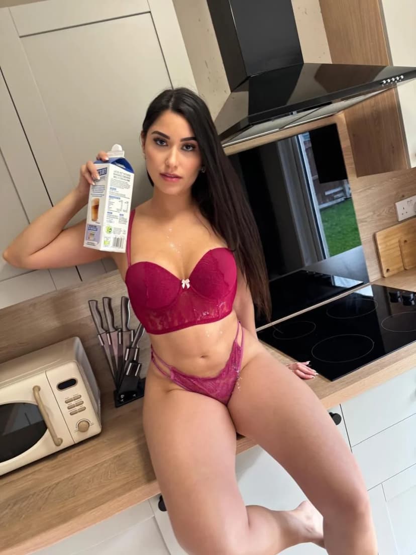Sofia Nakamura  — acompanhante verificada em Moema, São Paulo — fotos reais ScortSP